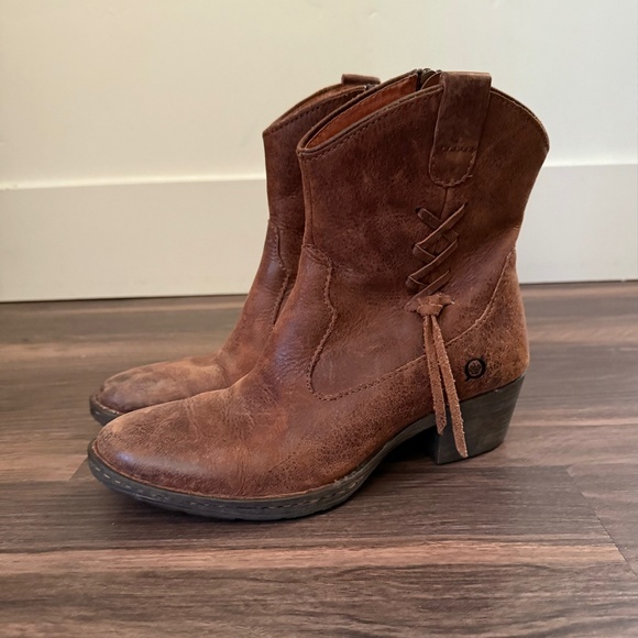 Born Shoes - Born Women’s Brown Distressed Leather Western Style Low Boot Size 7.5